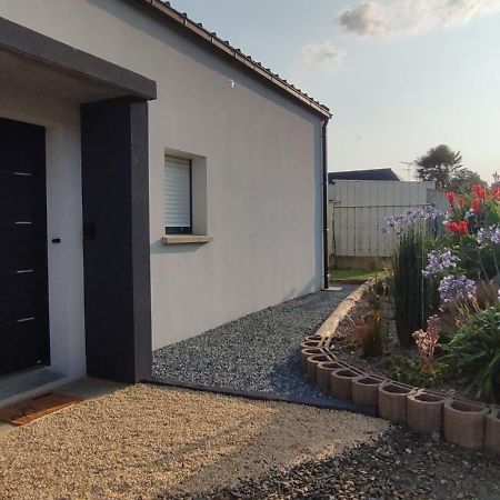 Maison Recente Avec Jardin. Plourhan Luaran gambar