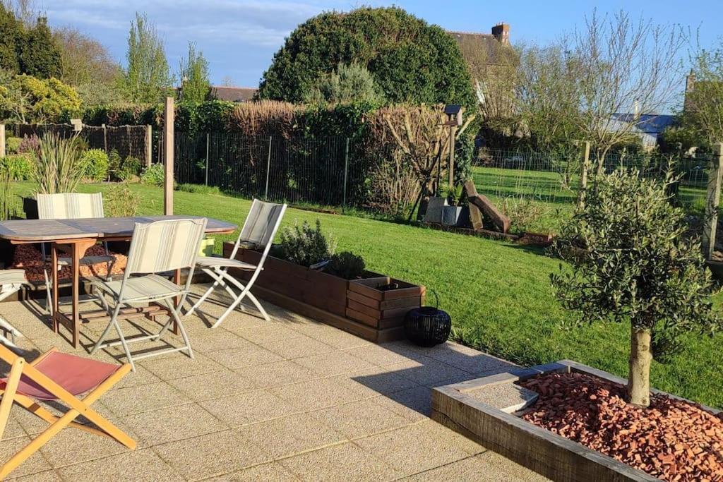 Maison Recente Avec Jardin. Plourhan Luaran gambar
