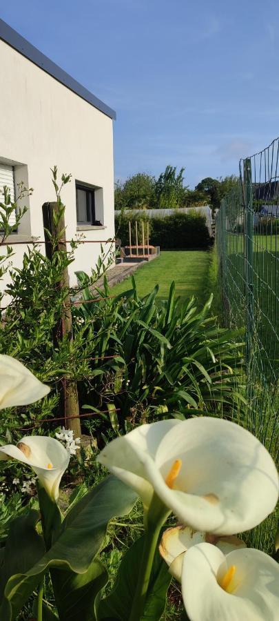Maison Recente Avec Jardin. Plourhan Luaran gambar